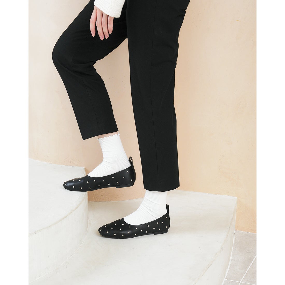 エマ フランシス Emma Francis フラット スタッズパンプス （ブラック