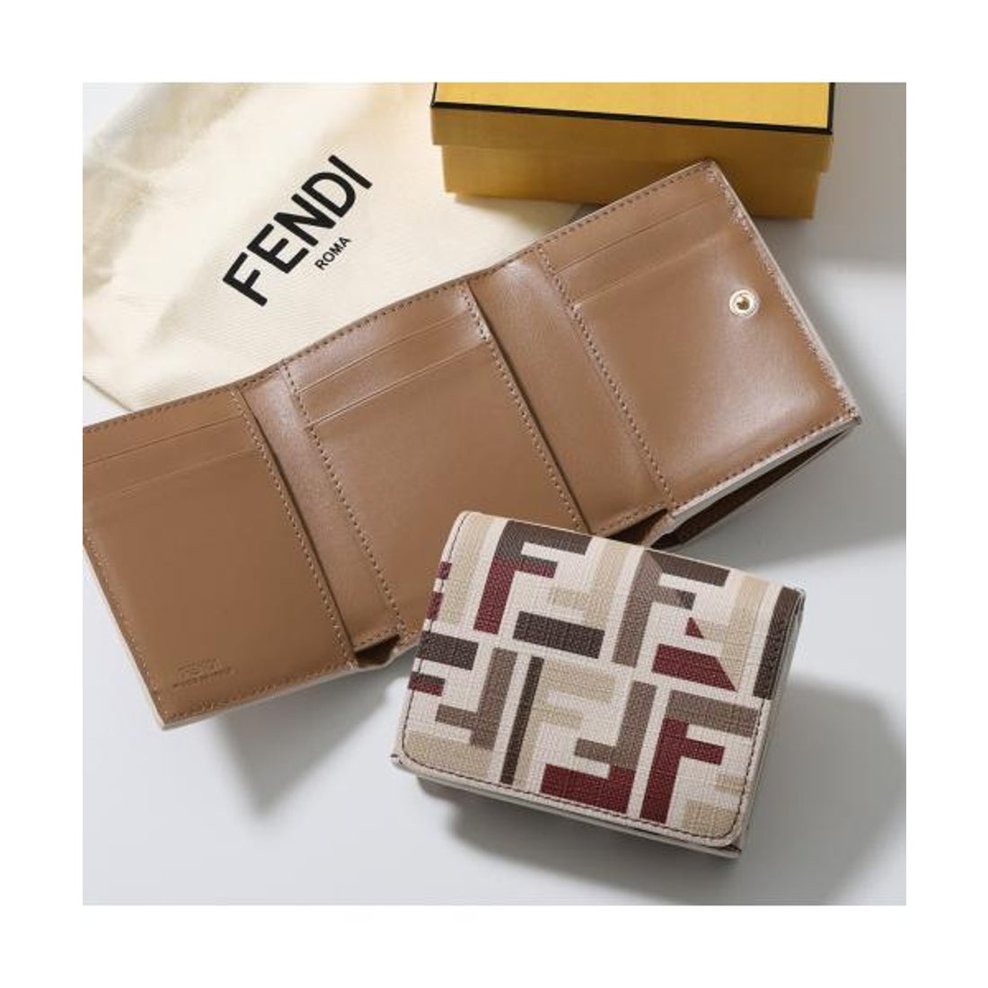 フェンディ FENDI FENDI 三つ折り財布 Roma ローマ ミディアム 8M0480