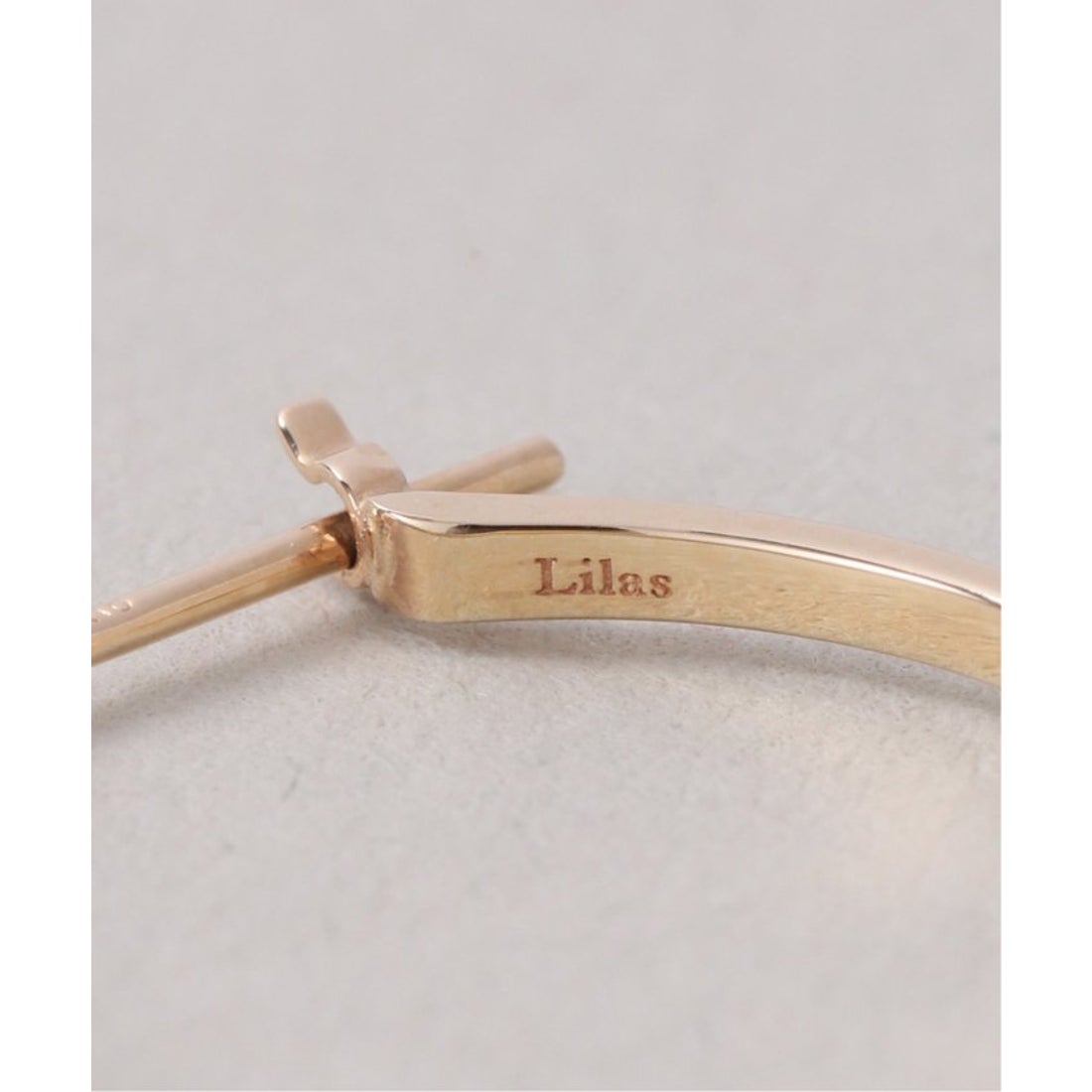 リラ Lilas arrowラインホワイトトパーズピアス K10(両耳) （ゴールド