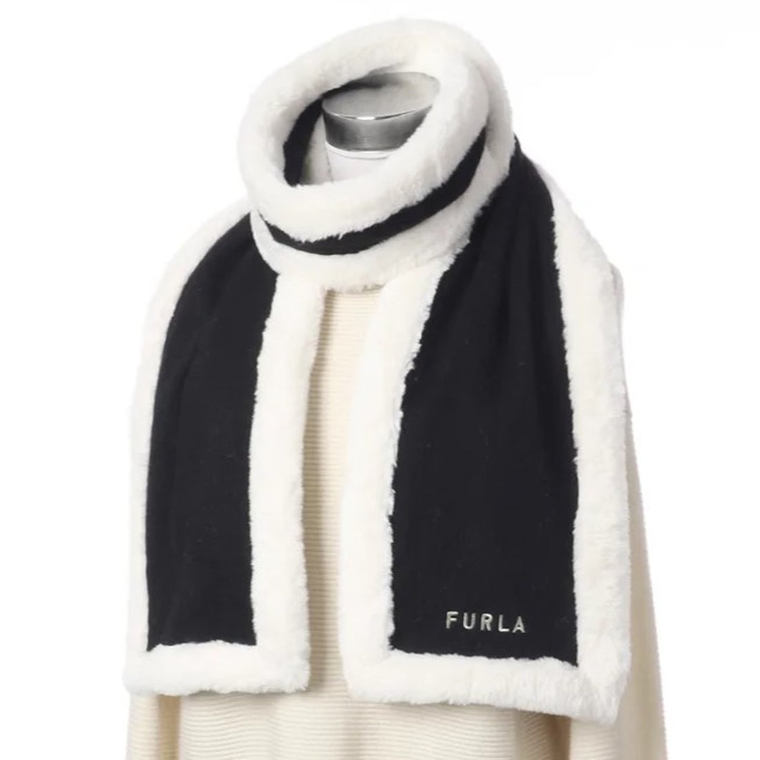FURLA 【WEB限定】 ウール100%紡毛厚手マフラー ファートリミング ロゴ