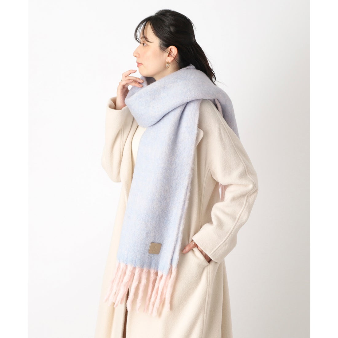 FURLA 【WEB限定 インド製】本革ネーム付き ウール混シャギーマフラー