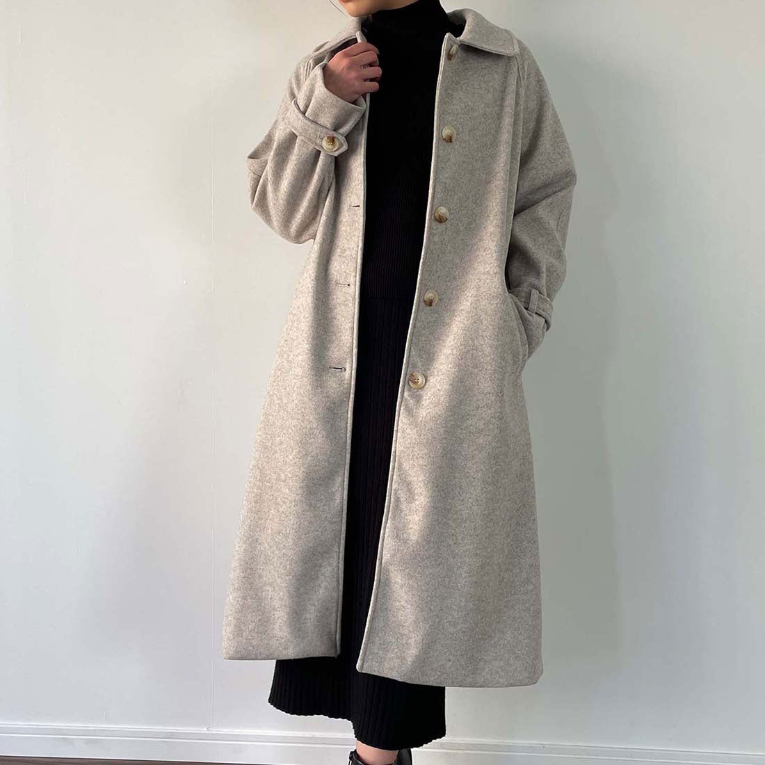 ジュノア JUNOAH 袖ベルトステンカラーロングコート （アイボリー