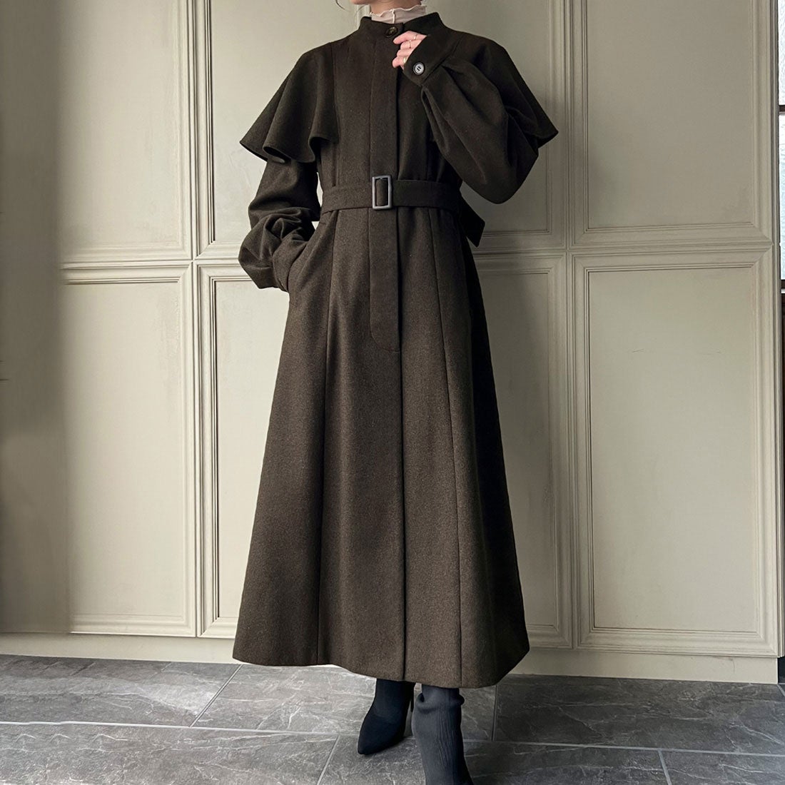 ジュノア JUNOAH 肩フリル比翼ロングコート （ダークブラウン