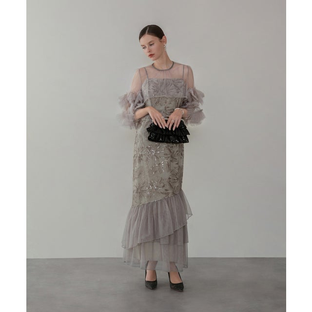 レジャ Leja スパンコール刺繍ビジューボタンフレアスリーブ