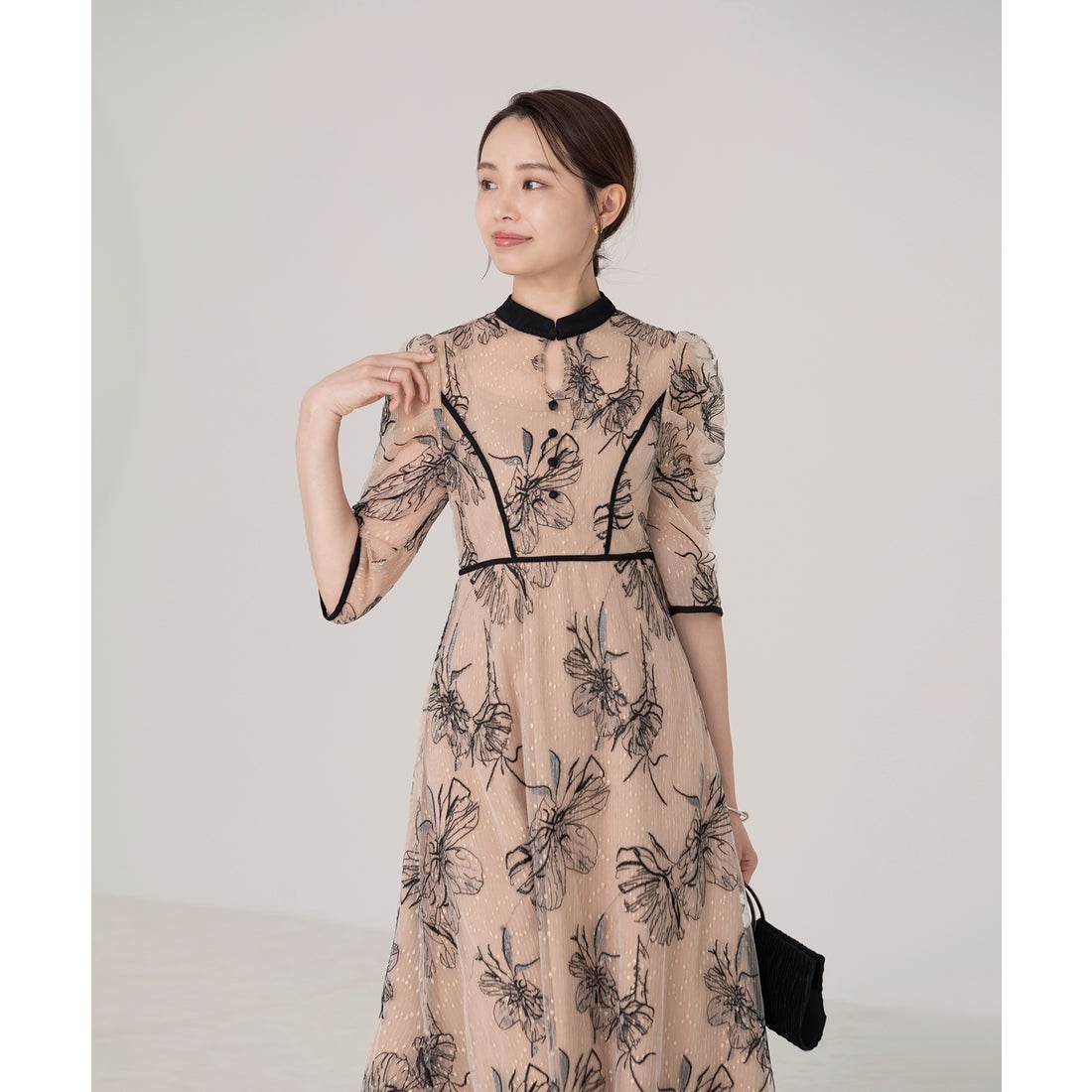 レジャ Leja 配色パピングプチハイネック花柄刺繍ラメレースロング丈