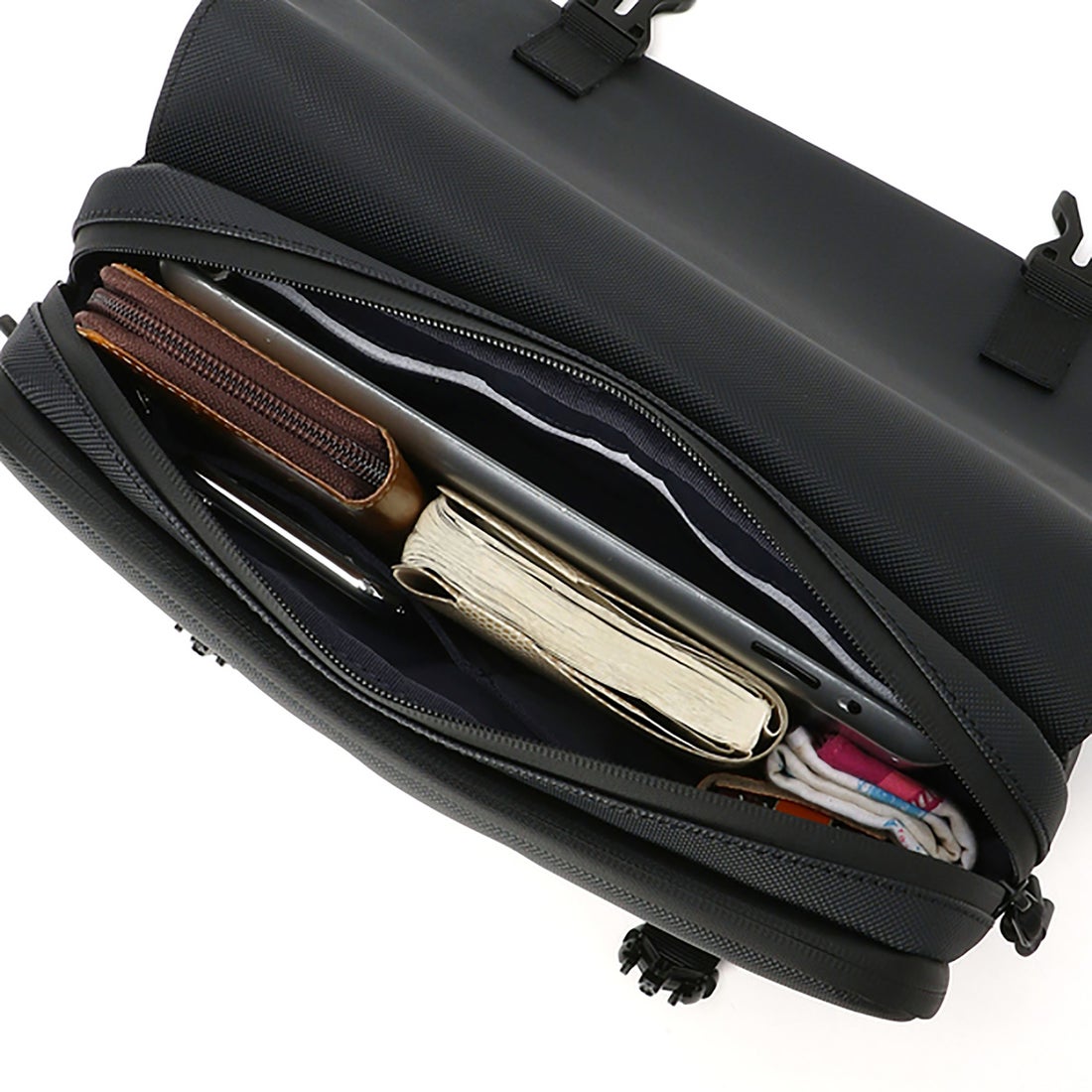 ラコステ LACOSTE LCST メッセンジャーバッグ （ダークネイビー