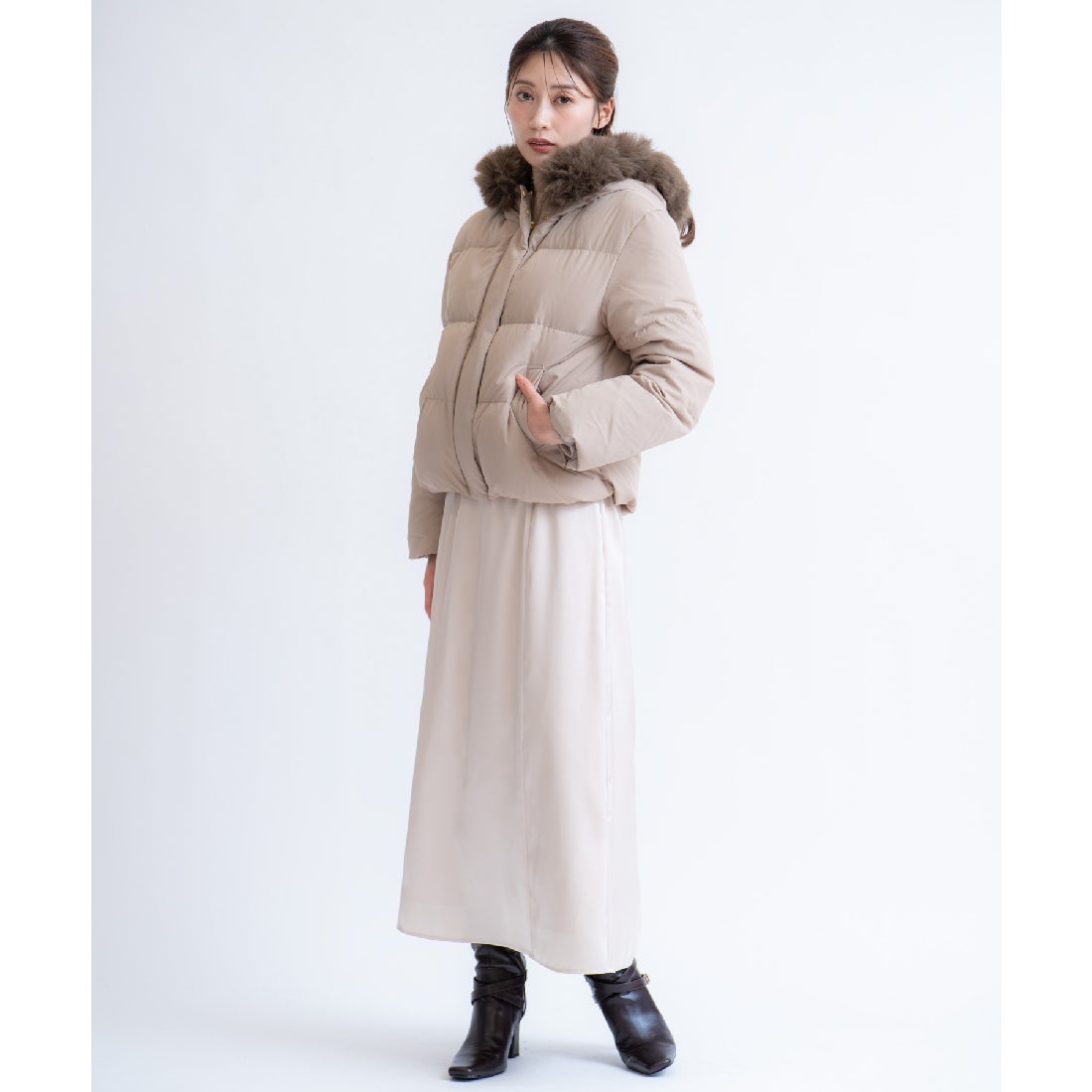 ノエラ NOELA ファー付きショートダウンコート （ベージュ