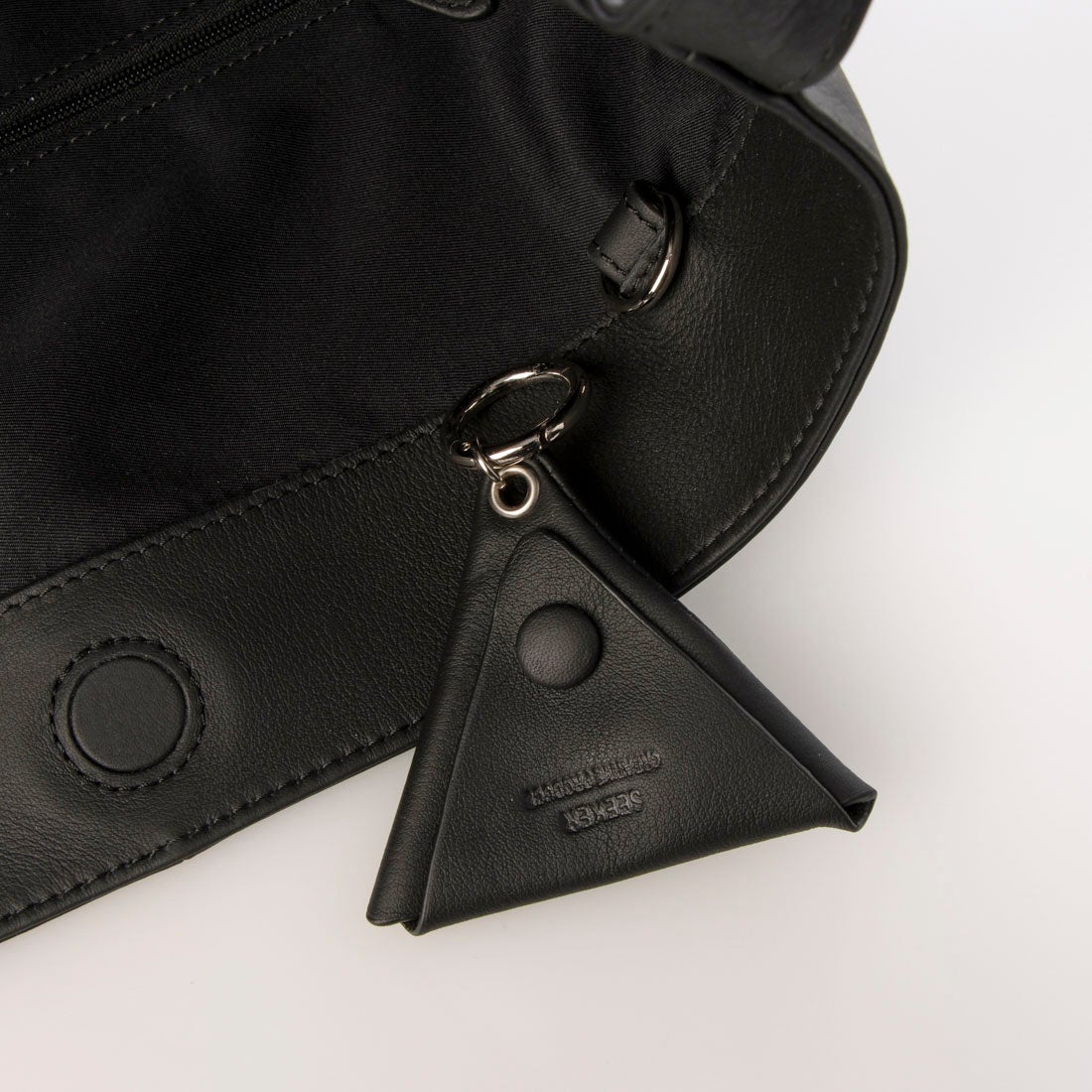 シーカー SEEKER MATTE ソフトレザービッグショルダー （ブラック