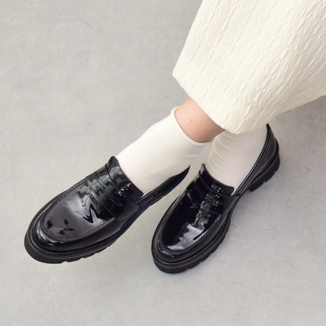 パスクッチ PASCUCCI ラウンドトウ厚底ローファー （ブラックエナメル