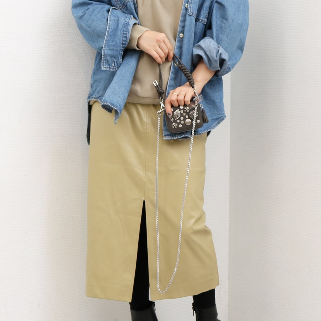 ペルケ perche マルチスタッズジャバラチャームウォレットショルダー