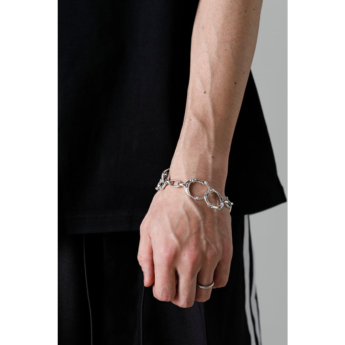 タカヒロミヤシタザソロイスト TAKAHIROMIYASHITATheSoloist. bone