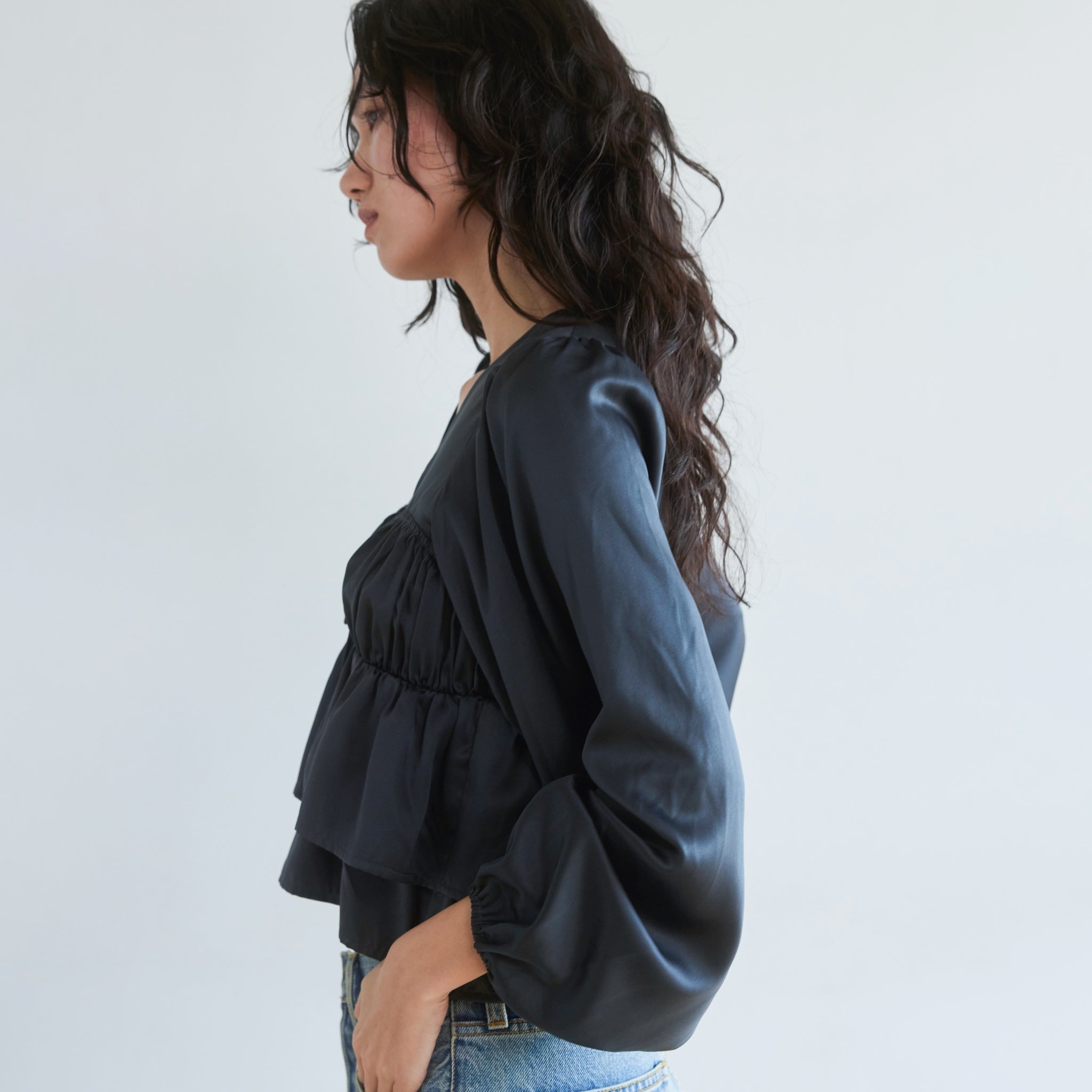 マットSatinカップLayeredトップス