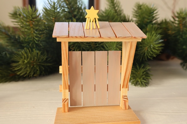 馬小屋 – ドイツ・ザイフェンの木のおもちゃ seiffen