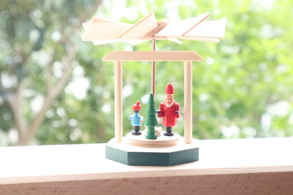 ミニピラミッド サンタ – ドイツ・ザイフェンの木のおもちゃ seiffen