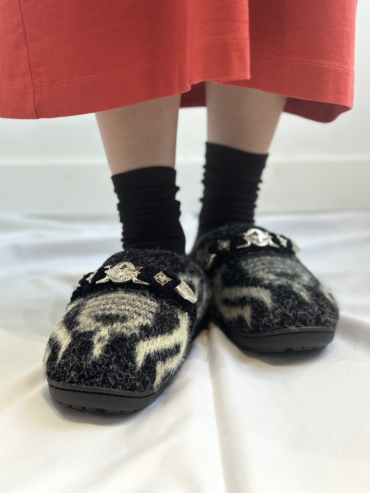 TOGA(トーガ) × SUBU(スブ)のKNIT SLIP-ONが発売です。｜Seltie セルティ