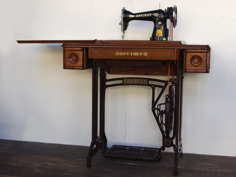 No.546 BROTHER ブラザー製 家庭用足踏みミシン：アンティークミシン