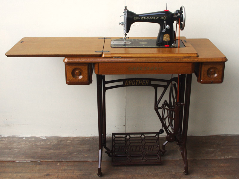 No.637 BROTHER ブラザー製 家庭用足踏みミシン：アンティークミシン