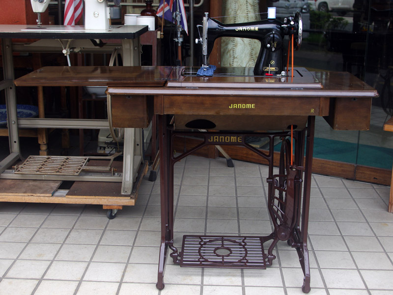 No.706 Janome ジャノメ製 家庭用足踏みミシン：アンティークミシン