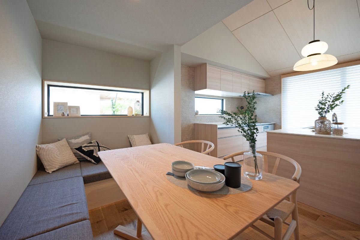 かほく市内日角モデルハウス 『賢く、美しく、永く住まう。大人のため