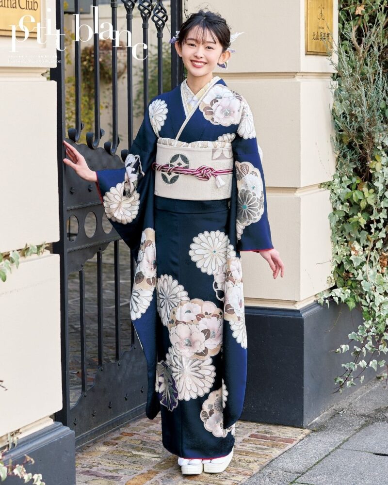 プチブラン 紺に白花大柄振袖｜振袖ネットレンタルはおりえん