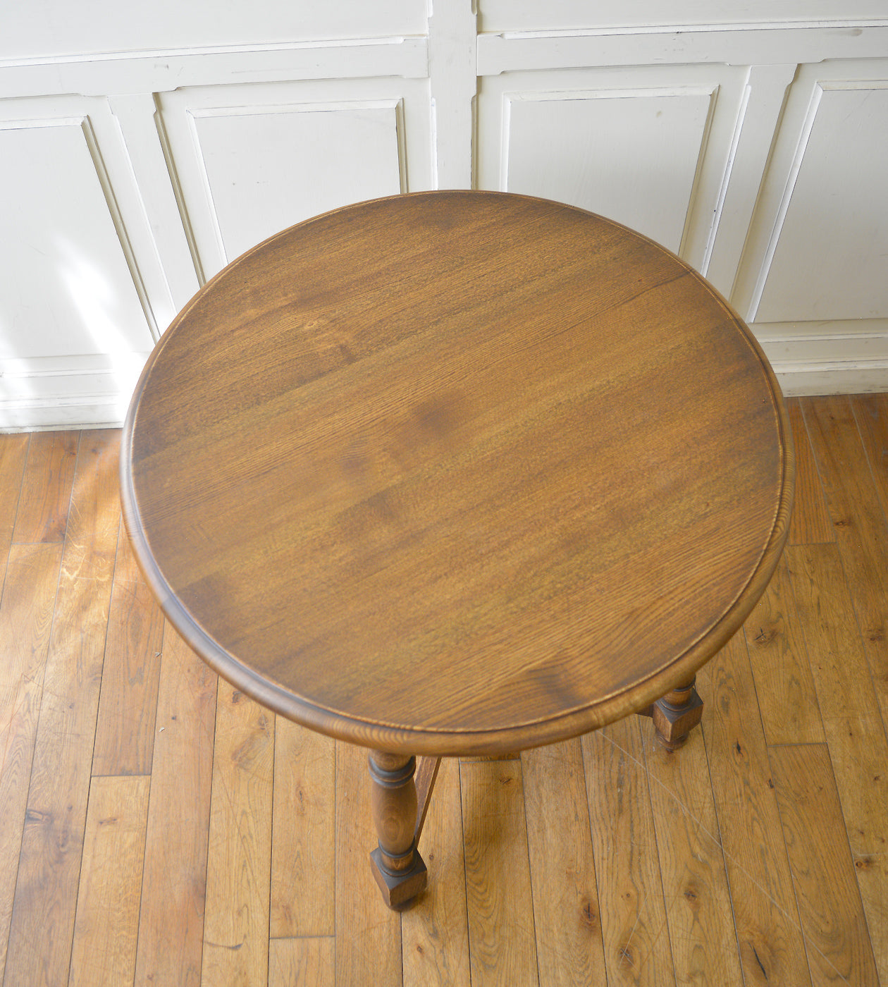 アンティークラウンドテーブル – 英国アンティーク家具専門店 神戸家具