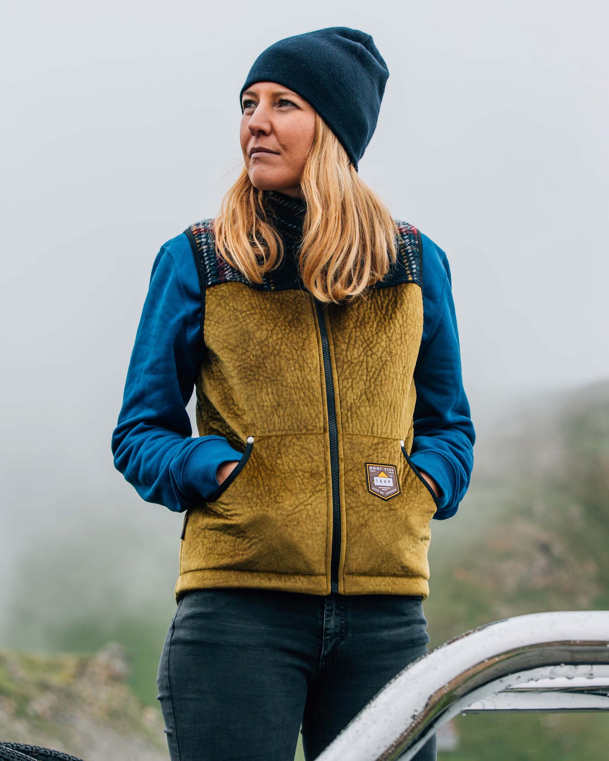 Café Du Cycliste Lisette Outdoor Vest in Golden Brown - Unisex – DSTNC