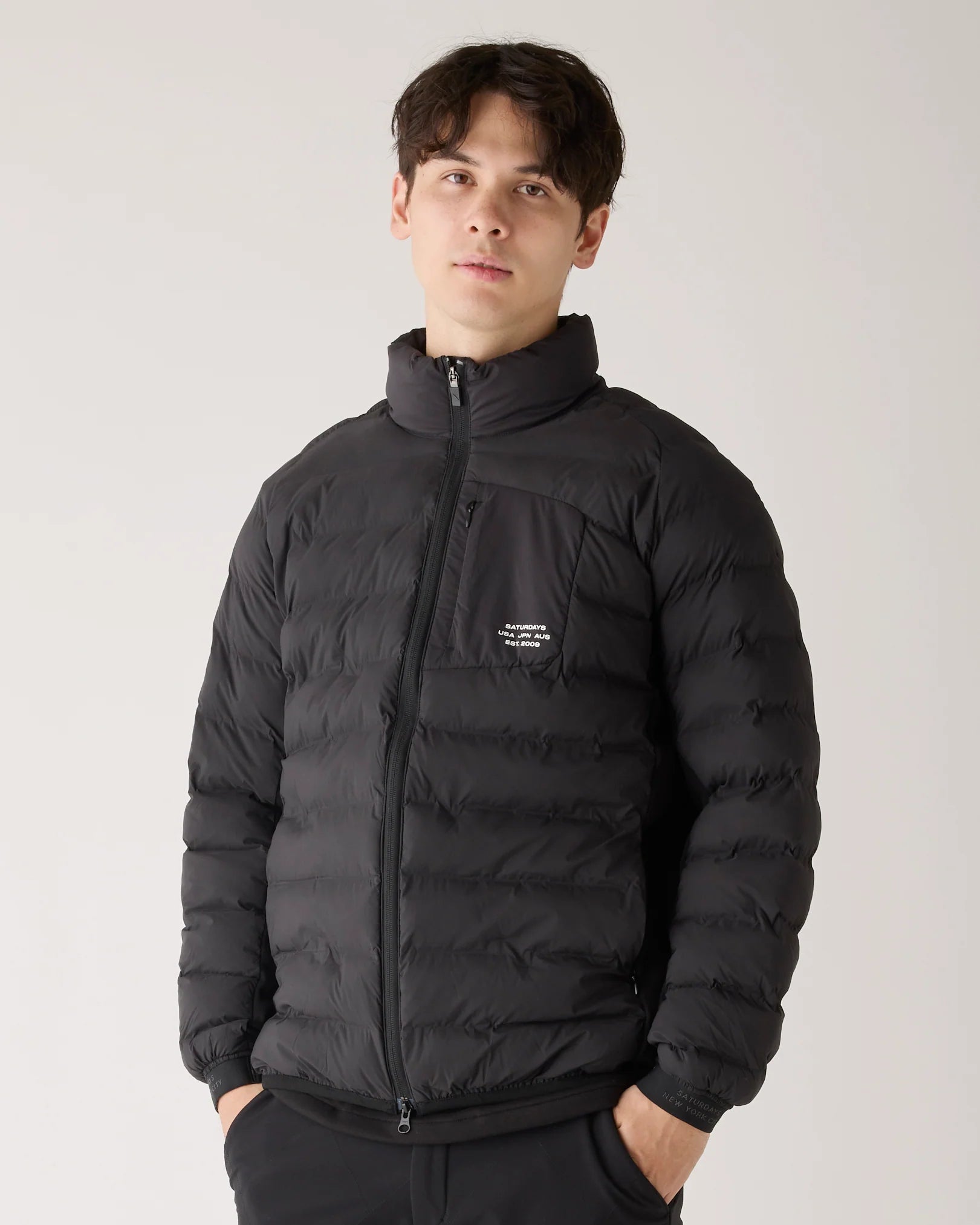 行き帰りもそのままでおしゃれに過ごせる、シックなゴルフブランドの冬