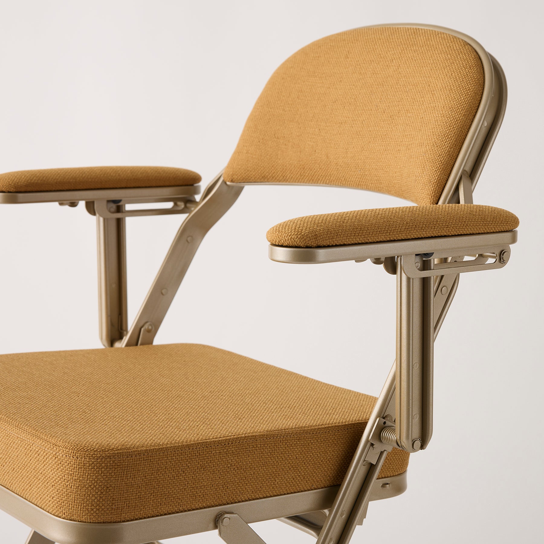 CLARIN FOLDING CHAIR WITH ARM – GQ SHOP