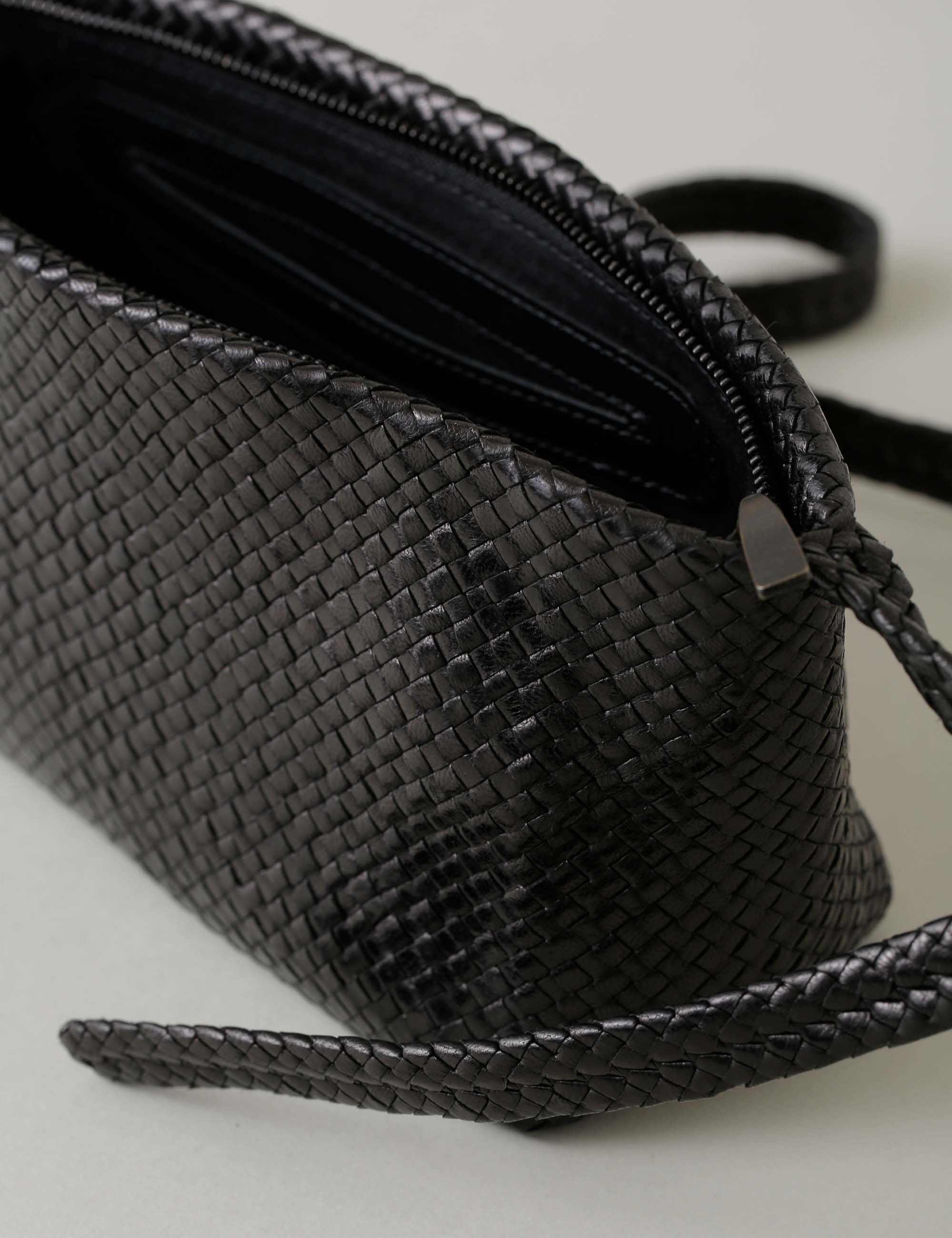 メッシュ編みの台形ミニショルダーバッグ / ヨーガンレール | ヨーガン