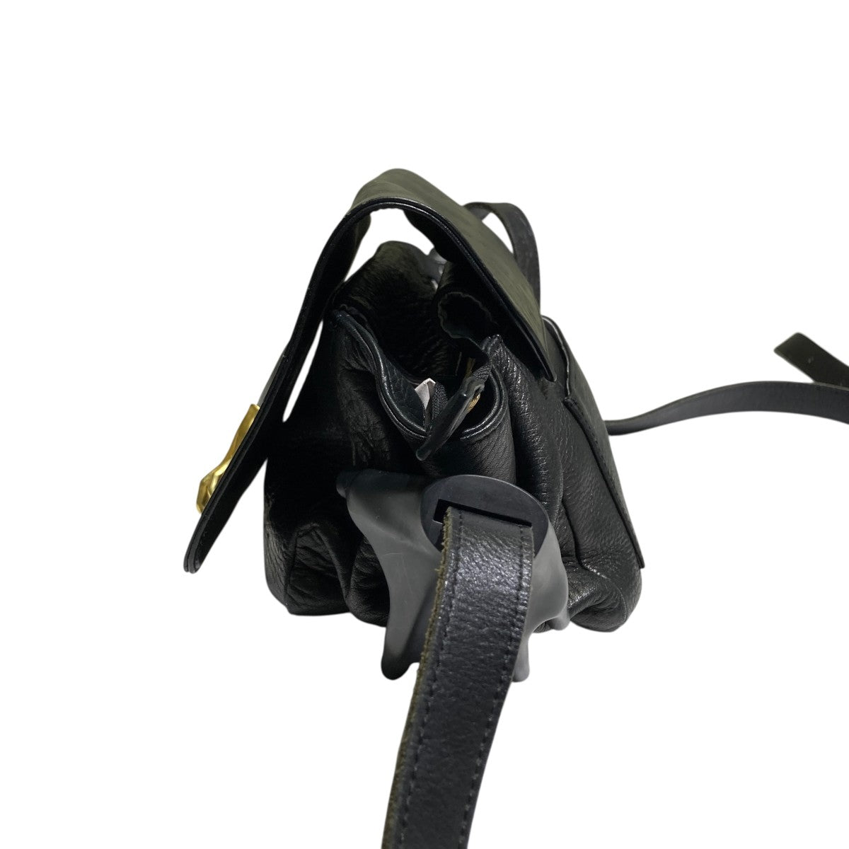 hazama(ハザマ) 惹きずり込まれる運命のレザーショルダーバッグ