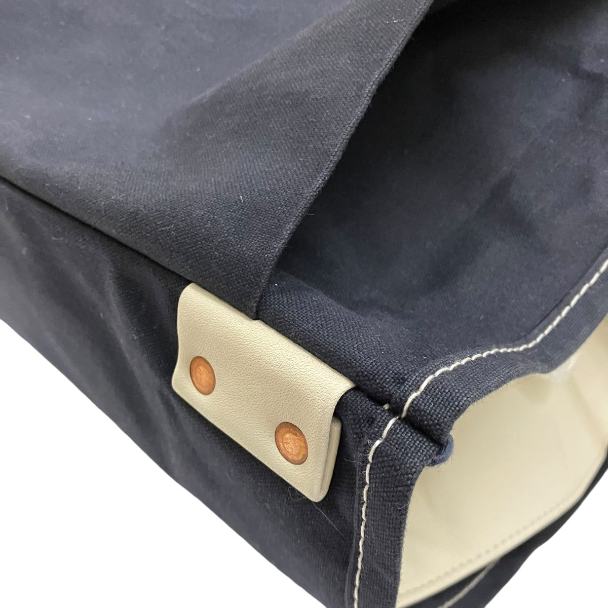 This is a(n)(ディスイズアン) Base Tote L musterwerk別注トート