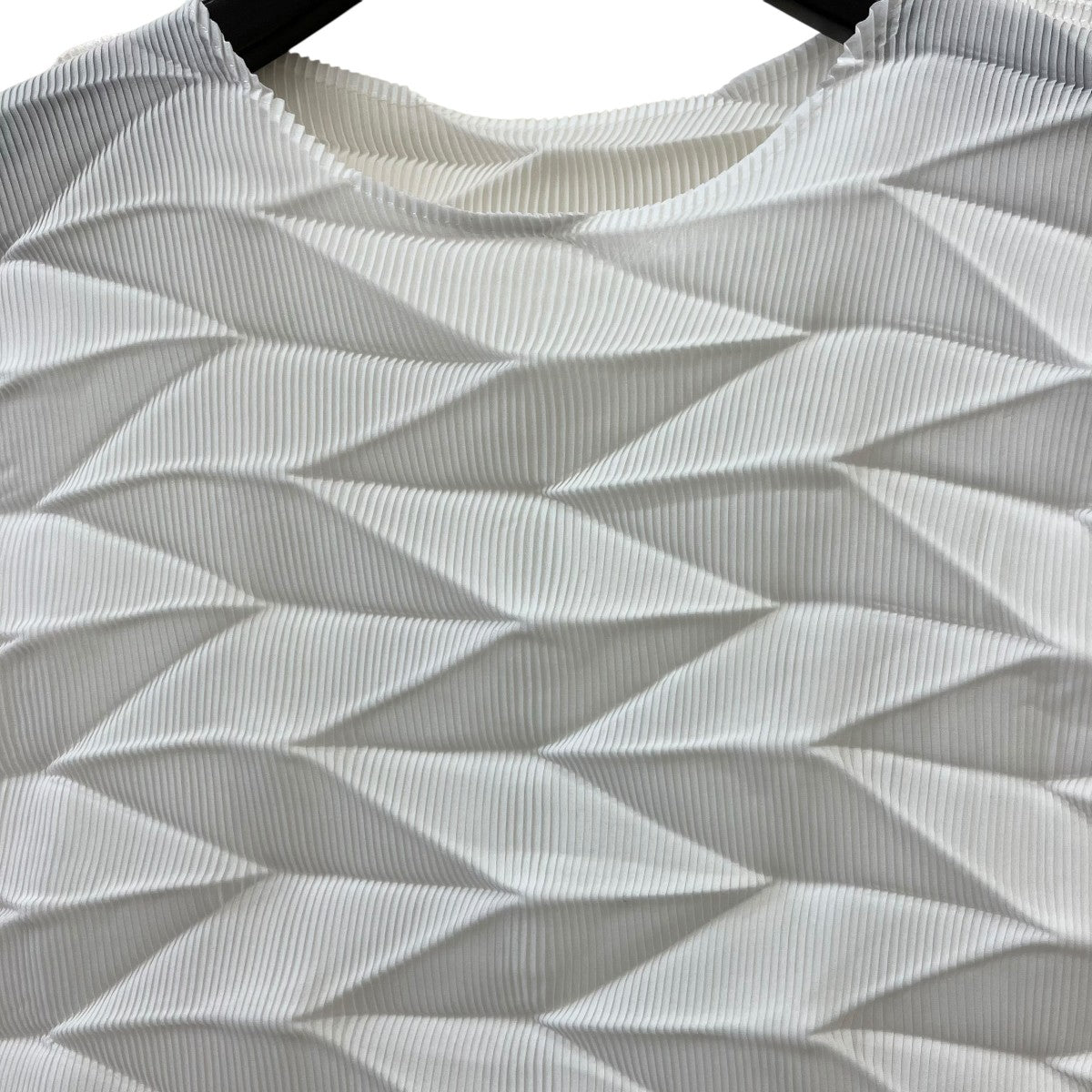 me ISSEY MIYAKE(ミーイッセイミヤケ) プリーツタンクトップMI41FR471