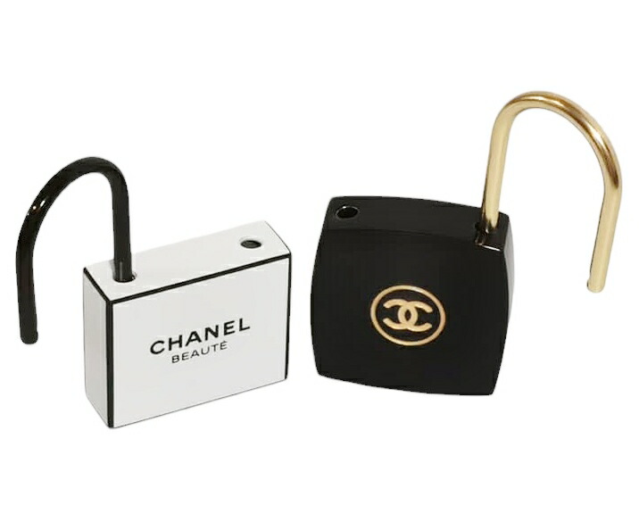 楽天市場】CHANEL NOVELTY REDシャネル ロゴ入化粧ポーチCCロゴ入り