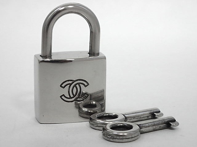 楽天市場】CHANEL シャネル カギ カデナ パドロック 南京錠 キー2つ