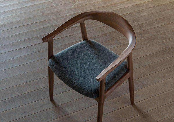 オメガ アームチェア | シキファニチア(SIKI) | リグナテラス東京