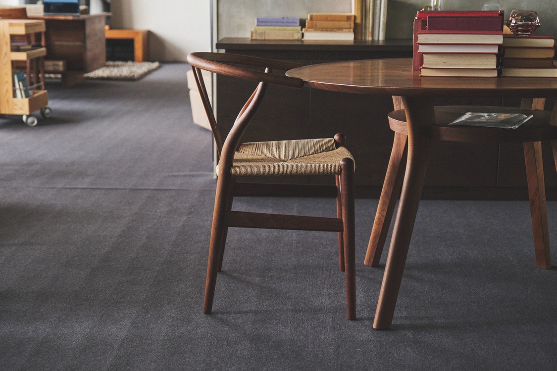 CH24 Yチェア(ウィッシュボーンチェア ) (樹種 / 塗装オーク材：オイル