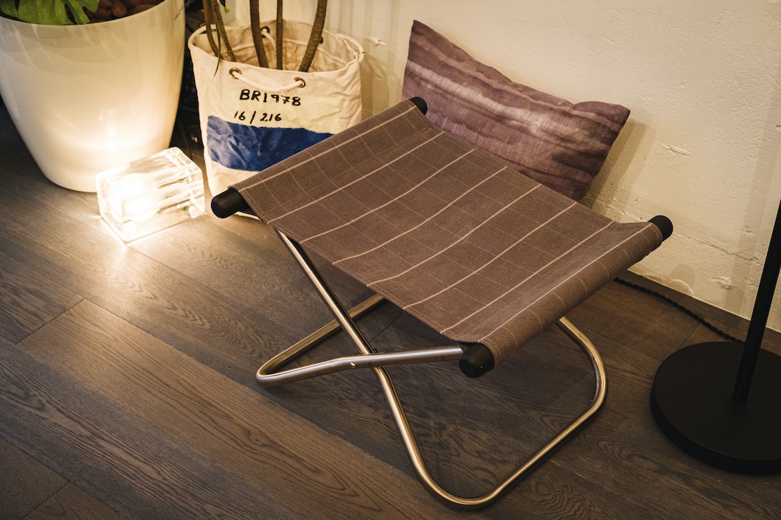 ニーチェア エックス オットマン シキリ (木部チャコールブラック