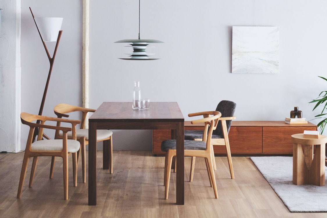 ラク セミアームチェア (樹種ウォールナット 張地ランク合皮) | シキ