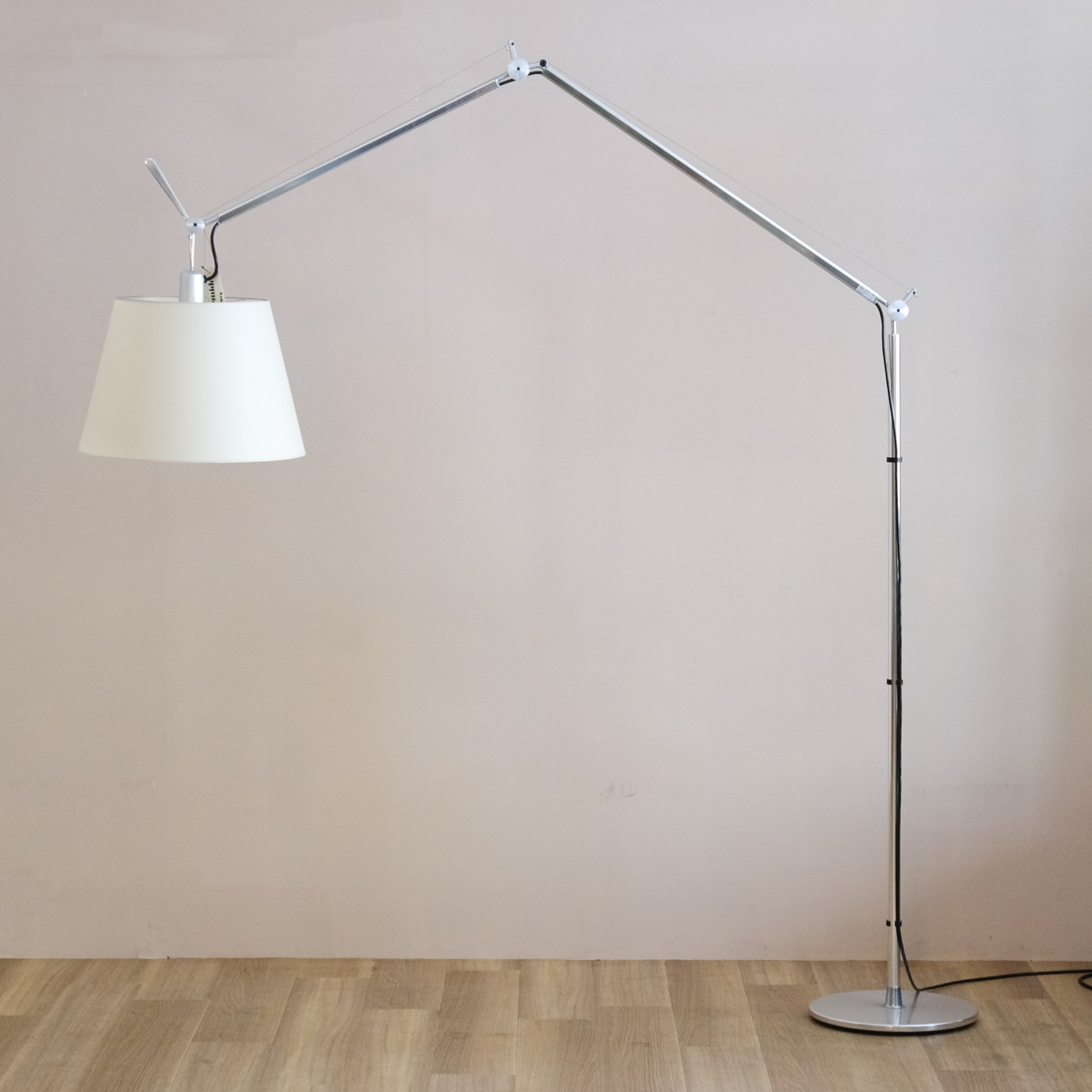 トロメオ メガ テッラ スタンドライト (カラーパーチメント紙シェード