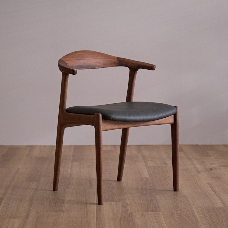 オメガ 2 セミアームチェア | シキファニチア(SIKI) | リグナテラス