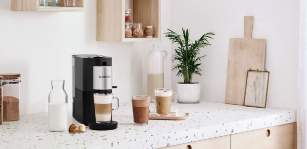 コーヒーメーカー「ネスプレッソ アトリエ」で幅広いレシピを楽しみ