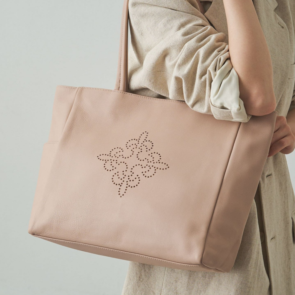 日常使いにこそレザーバッグを】ソフトレザーシリーズ | russet