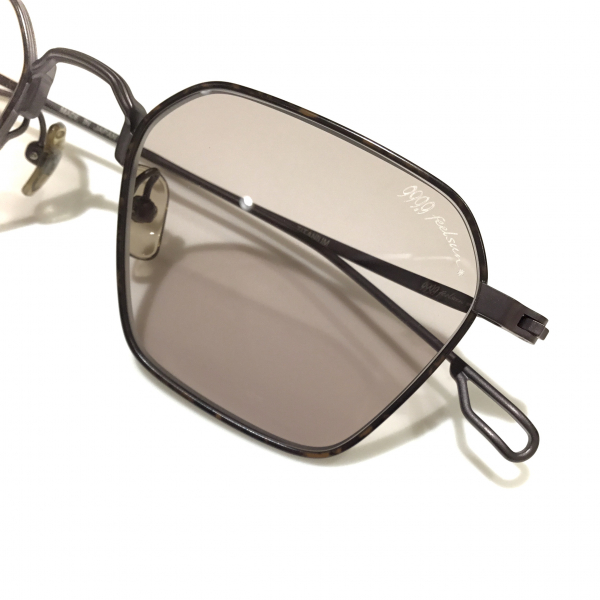 ライトカラーレンズ＆ヘキサゴンシェイプのサングラス｜陽射しを