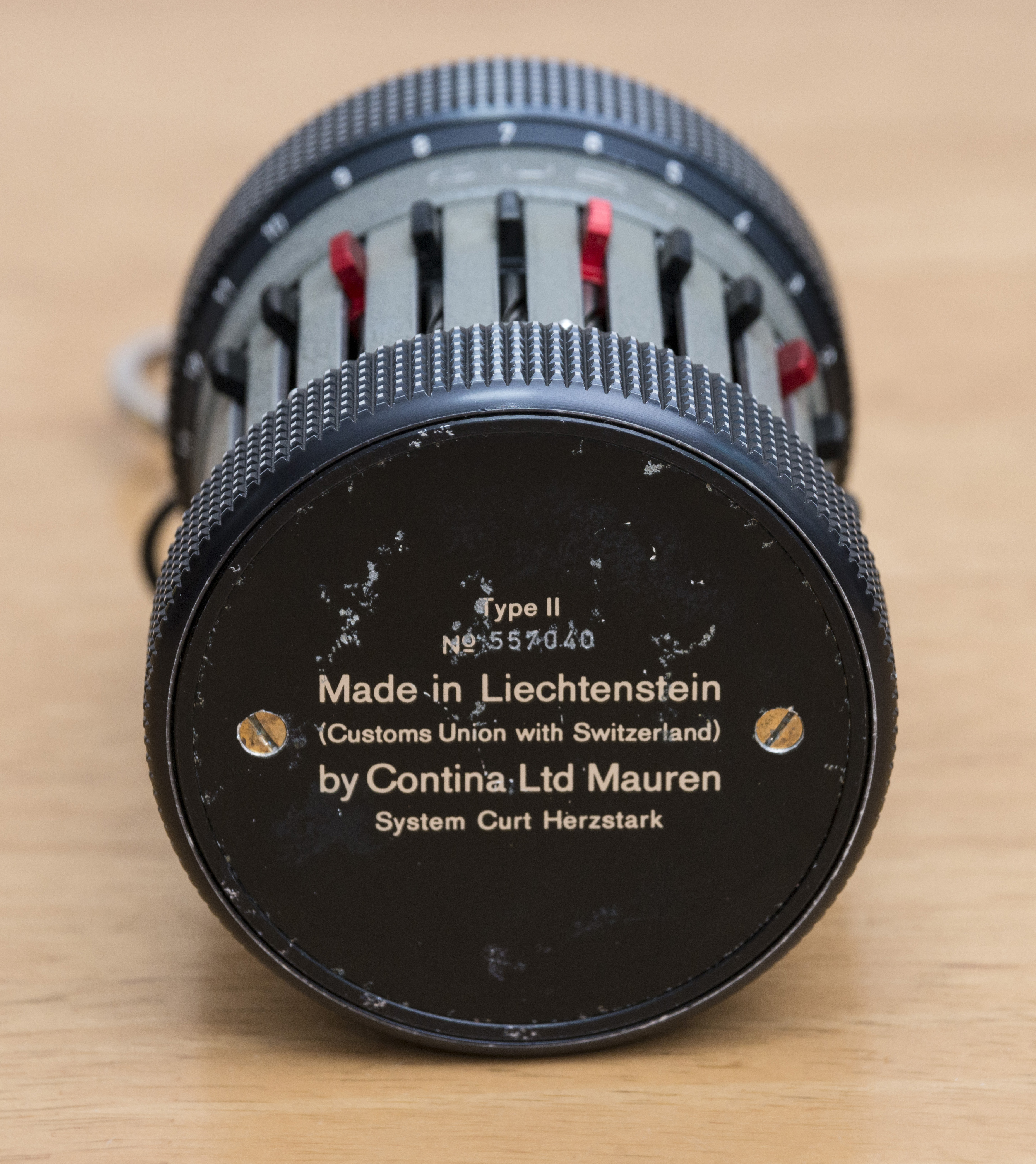 小さな機械式計算機 クルタ計算機