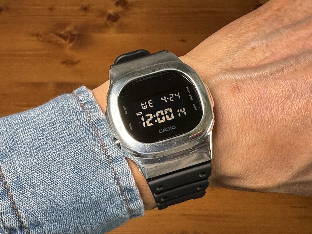 DW-5600UBB-1JF レビュー！進化したオールブラックG-SHOCK・旧型との