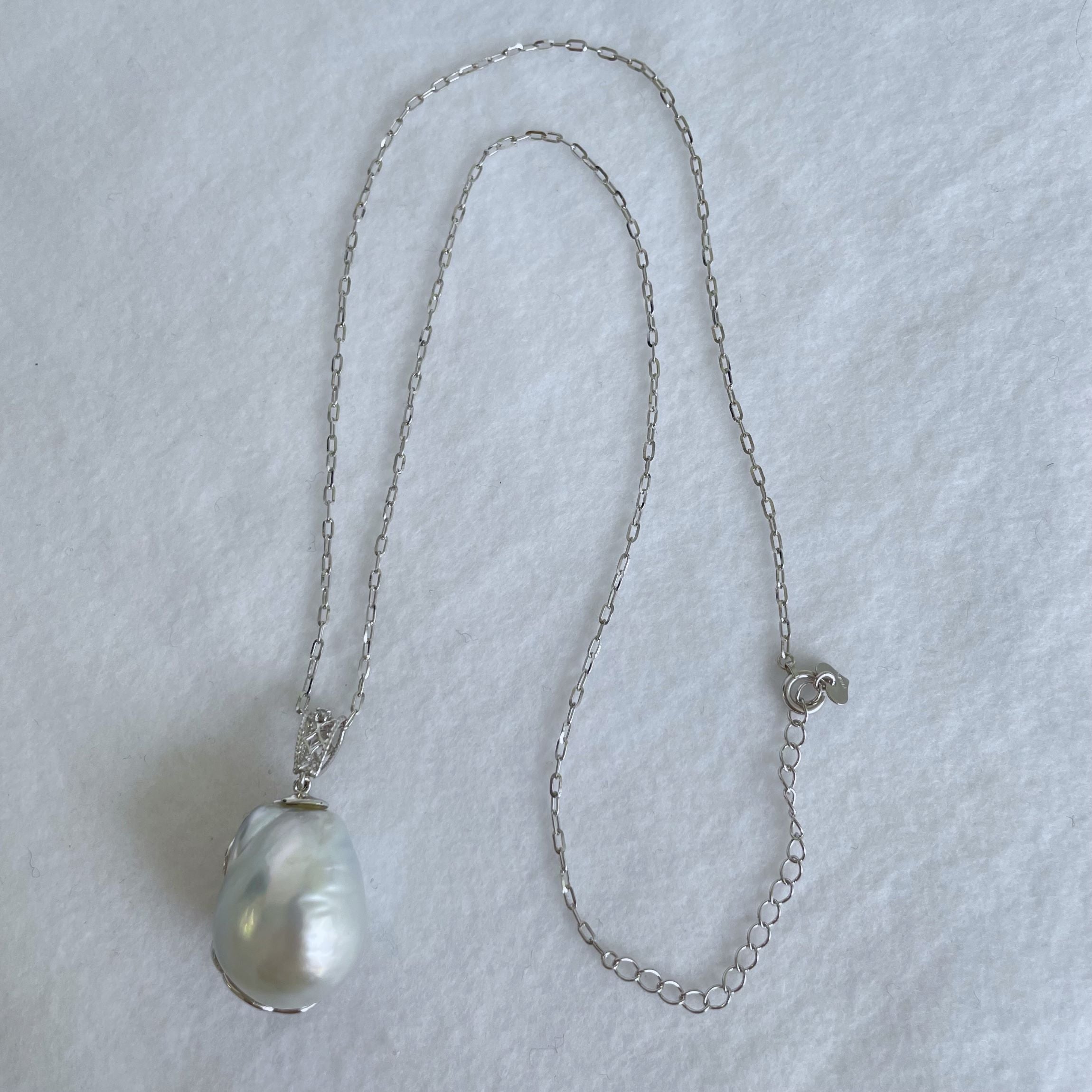 白蝶バロックパールペンダント 15.8㎜ – SHINYU ONLINE SHOP