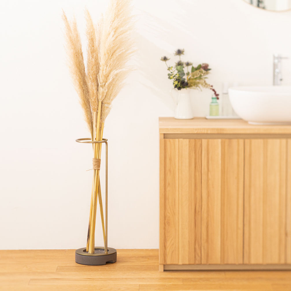 EDA VASE ｜ 枝ものを美しく飾る、コンパクトな花器