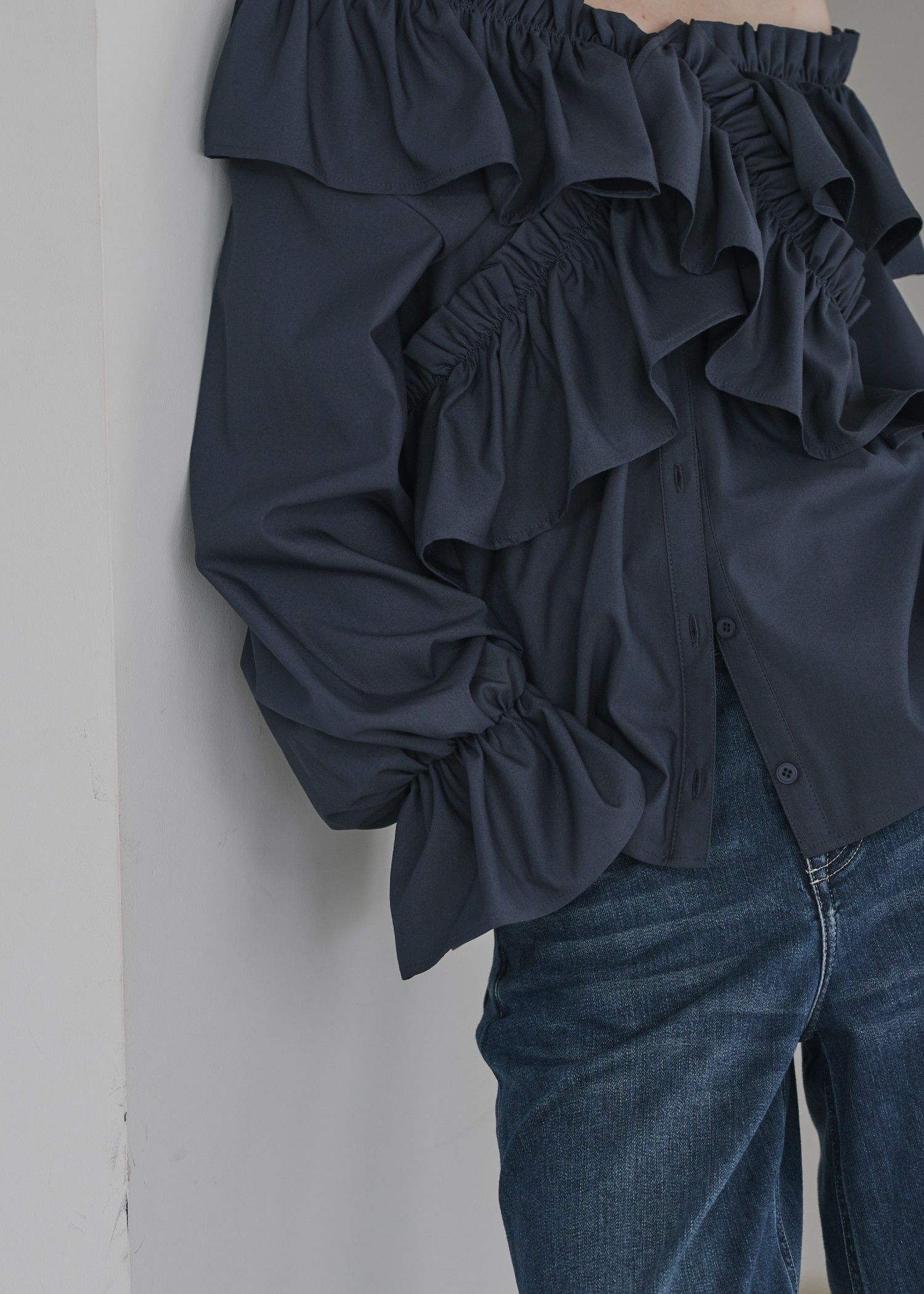 WILLFULLY - frill cross asymmetry BL / フリルクロス アシンメトリー