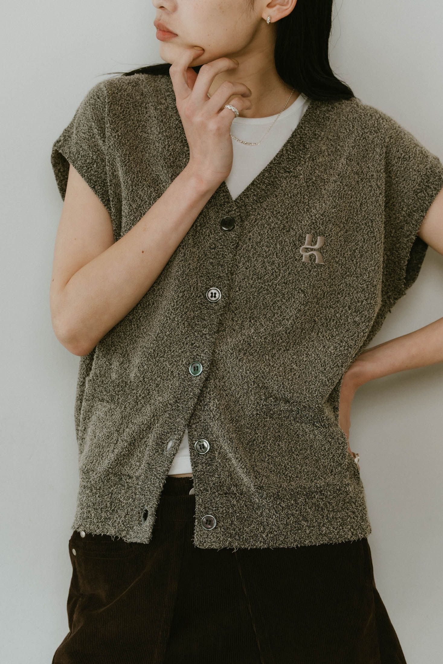 Knuth Marf - Vneck logo knit vest / Vネック ロゴニットベスト