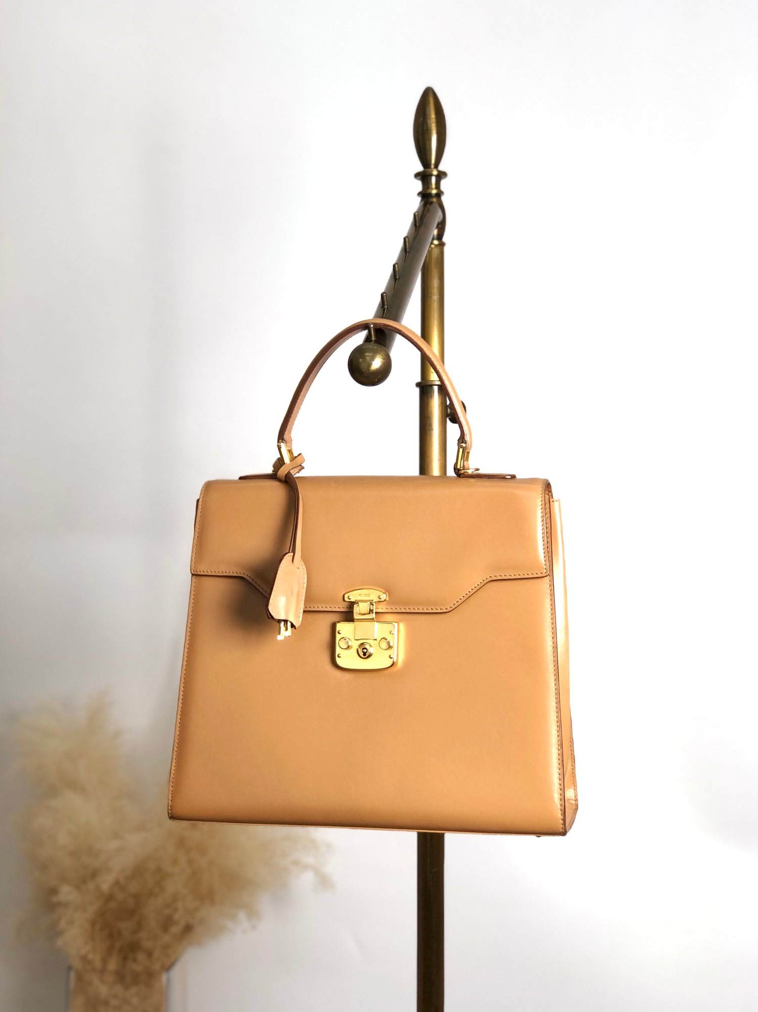 Vintageshop solo - The best shop in Old CELINE and High brand bags